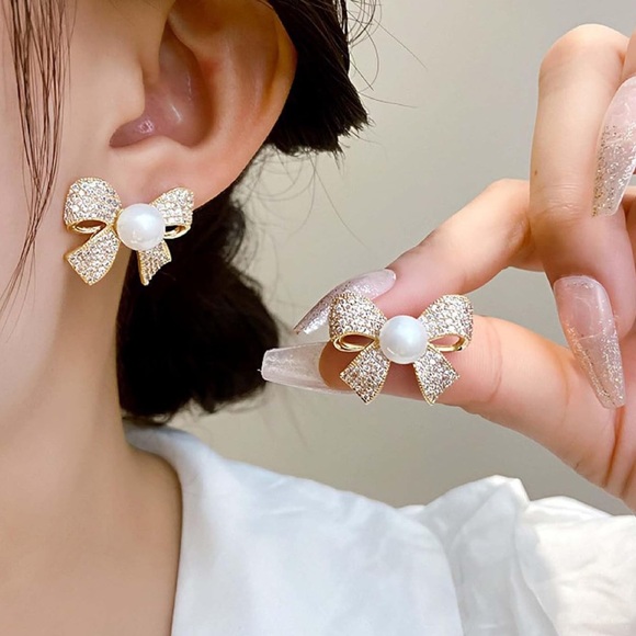 Anthropologie Jewelry - NWOT Lea Pearl Bow Stud Earrings (1058)